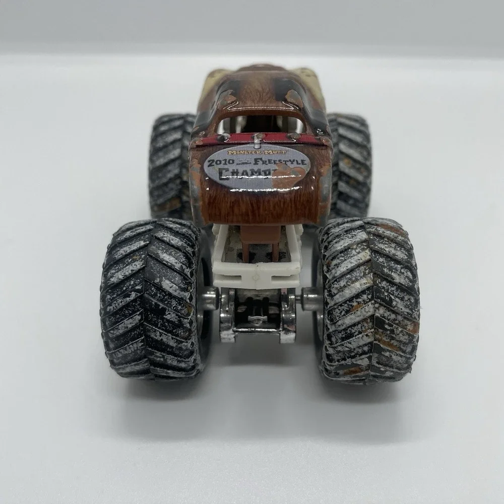 Hot Wheels‎ Monster Jam Trucks Monster Mutt Snow Treads